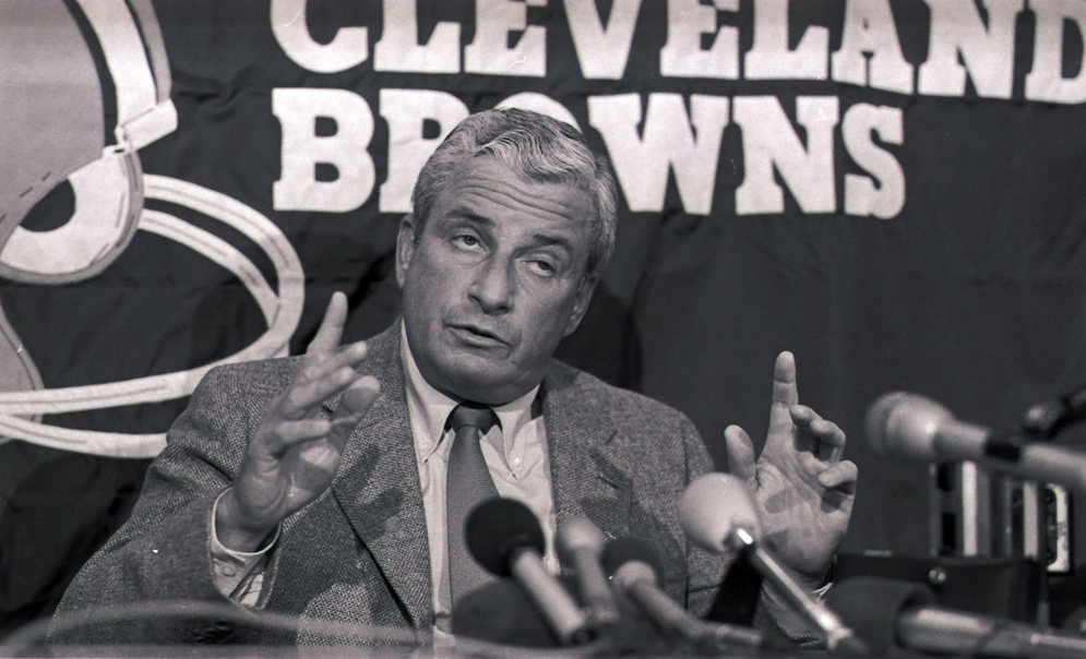 Cleveland Browns owner Art Modell delivers a message during a 1982 news conference.&#xA0;(AP Photo/Mark Duncan)