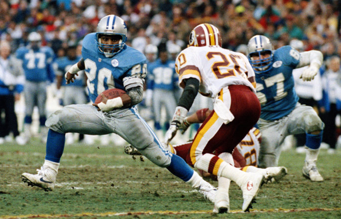 Former Detroit Lions running back Barry Sanders runs with the football.